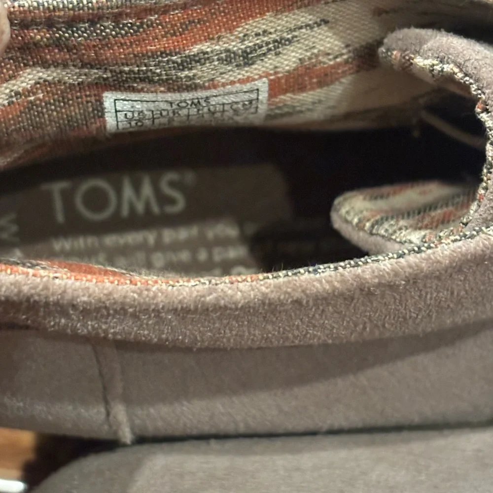 Tom’s Women's Suede Ankle Boots in size 10. Tan